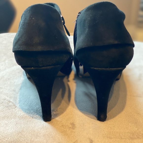 Adrienne Vittadini 3 3/4 genuine leather suede heels - Picture 3 of 3